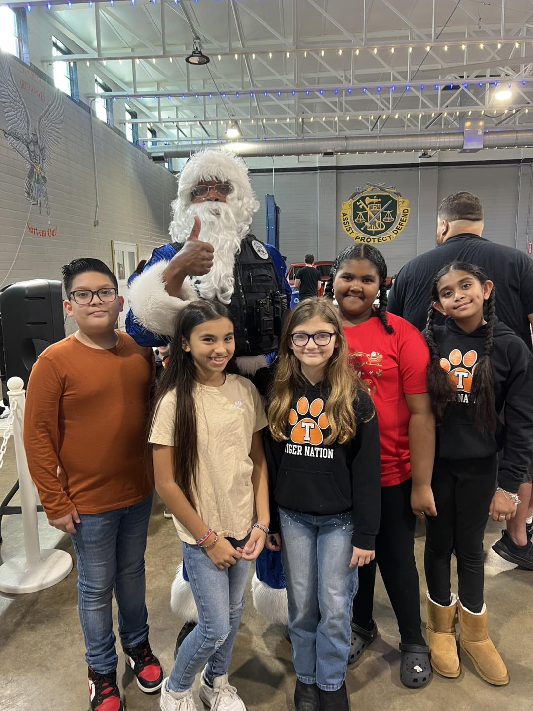 paw pack members volunteer at the blue santa wrap day